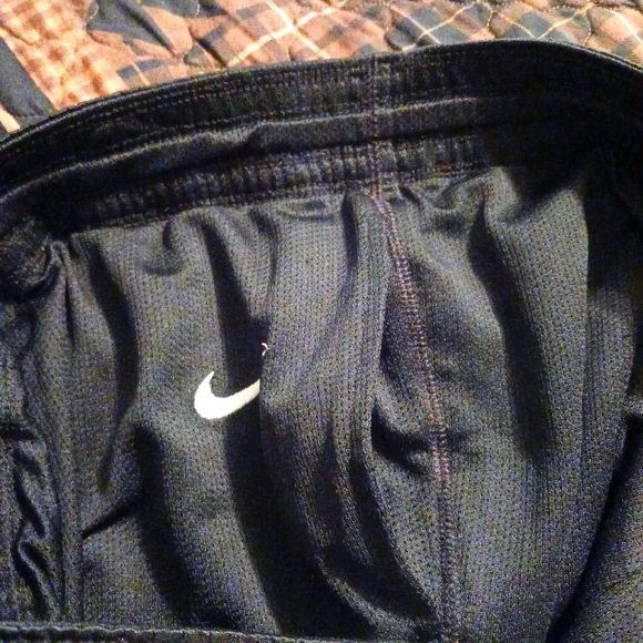 Nike Reversible Cropped Nylon Joggers - Picture 4 of 12